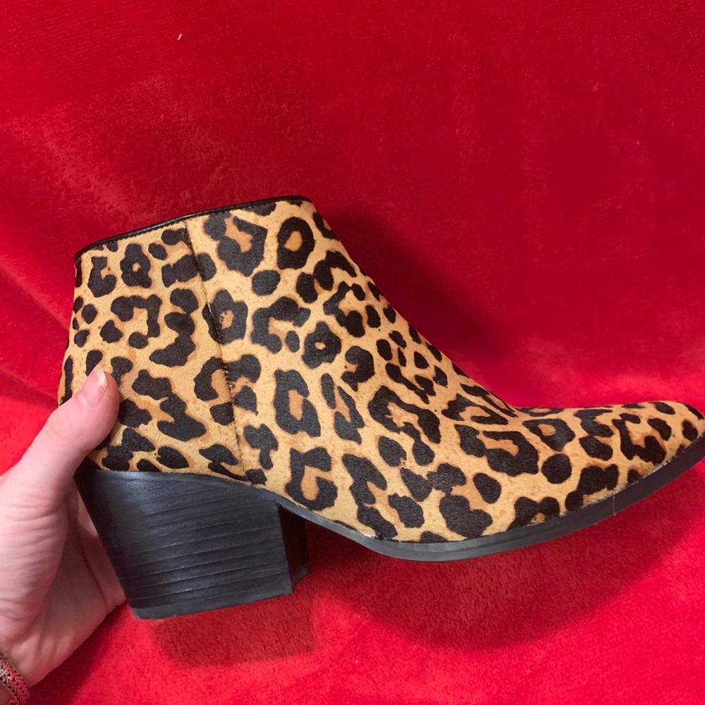 Cheetah booties!!! Size 9 $25 - Picture 1 of 3